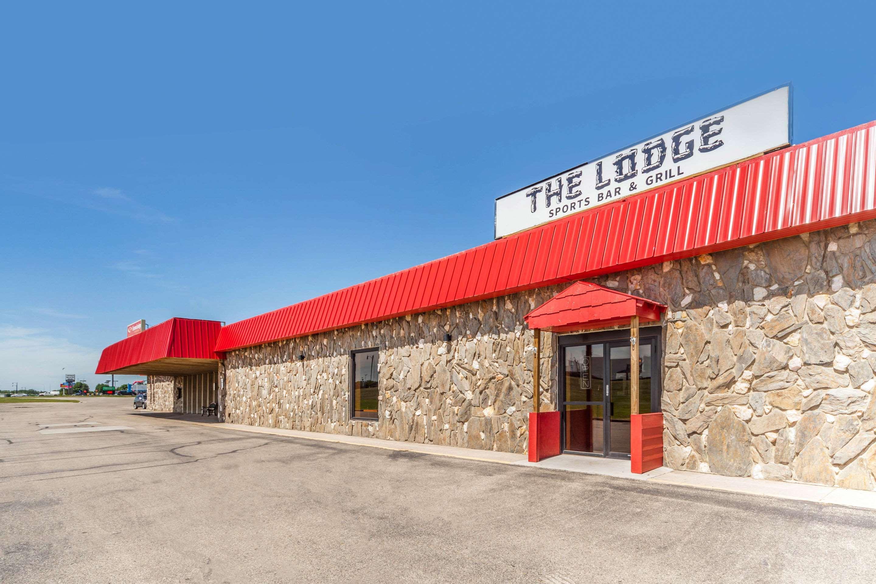 Econo Lodge Inn & Suites Brookings Exterior foto